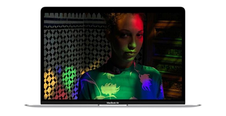 Yeni MacBook Air'de 13.3 inç'lik bir ekran var.