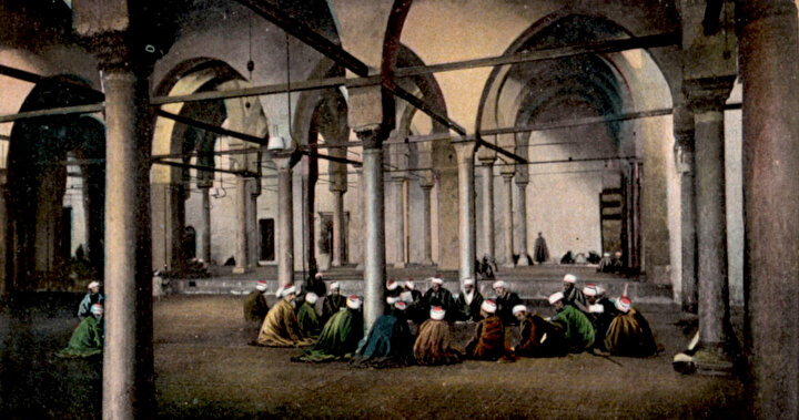 Asırlar boyunca sayısız ilim talibine mekân olan Ezher, İbn Atâullah'ın da ders verdiği yerdi.