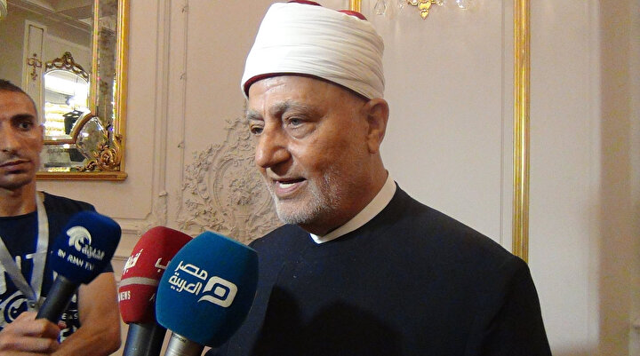 Eski Müftü Dr. Nasr Ferid Vâsıl, hükümetin peçeyi tamamen yasaklayabileceğini açıkladı.