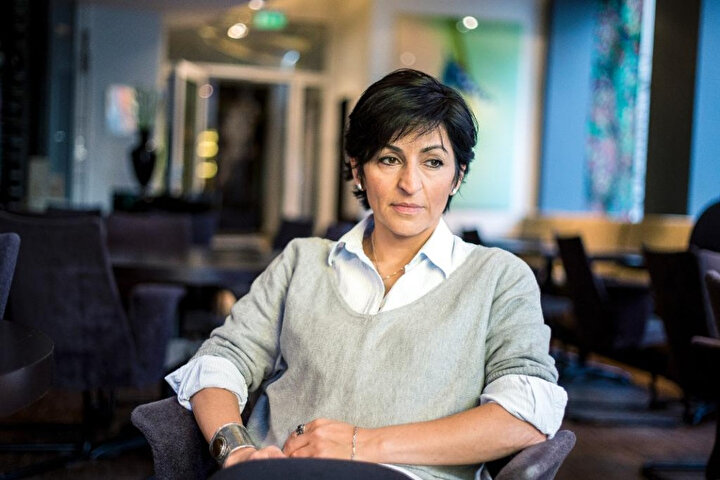 Filistin asıllı Amerikalı yazar Susan Abdulhawa, romanlarında ve evrensel basında verdiği röportajlarda Filistin halkını desteklediğini her fırsatta dile getiriyor.