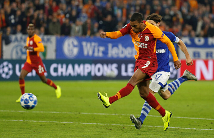 Garry Rodrigues'in 28. dakikada yararlanamadığı fırsatta şut çektiği an.
