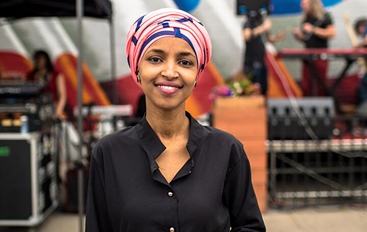 Abd'ye mülteci olarak gelen Ilhan Omar, ABD başkanı Donald Trump'ın mülteci karşıtı tutumuna karşı durmaya devam edeceğini duyurdu.