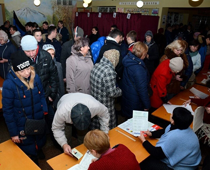 İki bölgede de seçimlere katılım yoğun oldu.