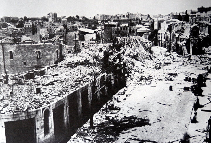 1948'deki çatışmalar sırasında kullanılamaz hale gelen çarşı.