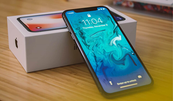 iPhone X'da karşılaşılan ekran problemi, temas edilen noktalar haricinde ekranın diğer kısımlarında çeşitli işlemlerin gerçekleştirilmesine sebep oluyor.