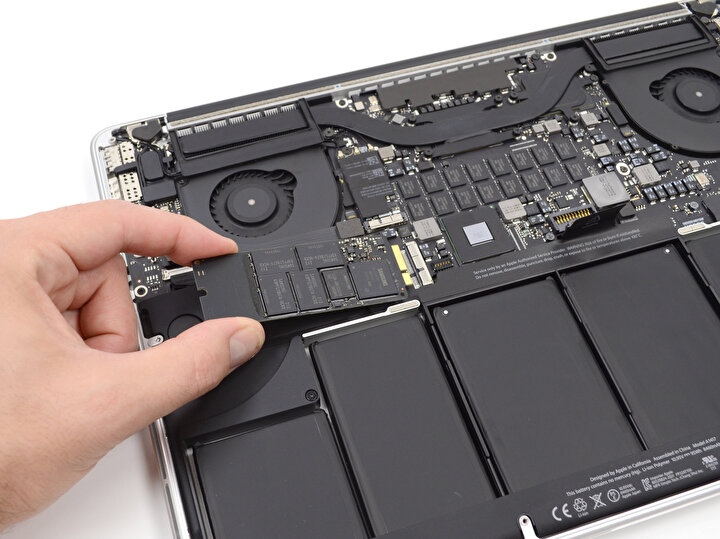 2017 sonrası üretilen 13 inç'lik MacBook Pro'larda ise SSD depolama birimlerinde sorun meydana geliyor. Bu sıkıntının özellikle 128 GB ve 256 GB versiyonlarında yaşandığı da belirtiliyor.