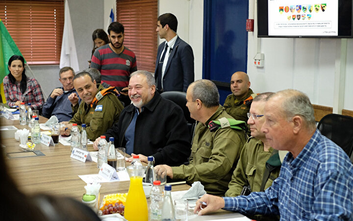 Liberman 2,5 yıldır savunma bakanıydı.
