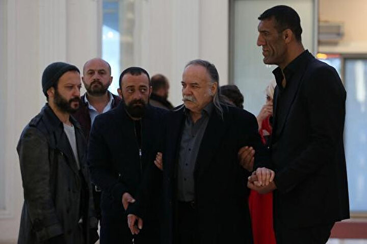 İçerde dizisindeki bir sahnesiyle Sedat Payas