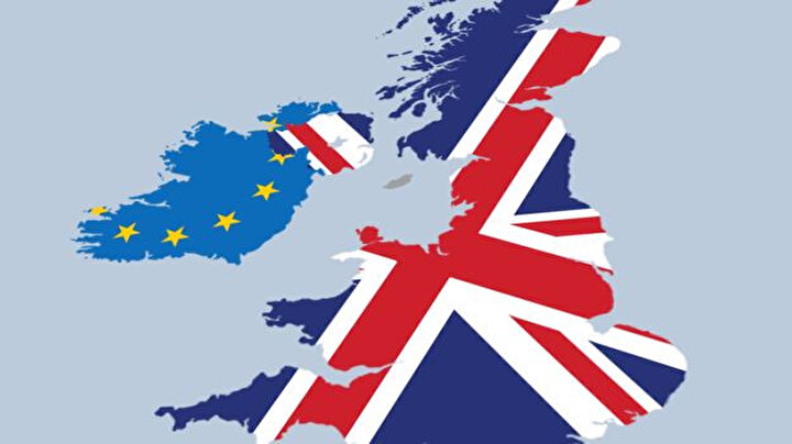 Birleşik Krallık'ın Brexit sonrasında Avrupa Birliği ile tek sınırı, Birleşik Krallık içinde yer alan Kuzey İrlanda ile Avrupa Birliği içinde yer alan İrlanda Cumhuriyeti arasındaki kara sınırı olacak. İrlanda adası (solda)