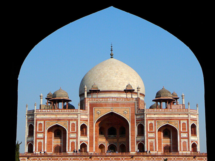 Kütüphanede düşerek vefat eden Hümayun Şah'ın türbesi, Yeni Delhi.