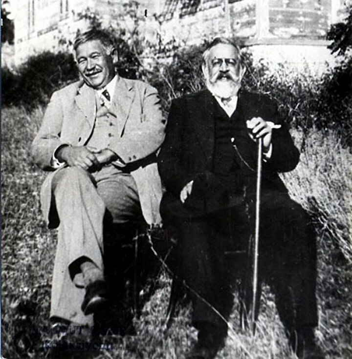 Soldan sağa: Ayaz İshaki ve Yusuf Akçura ( İstanbul 1931)