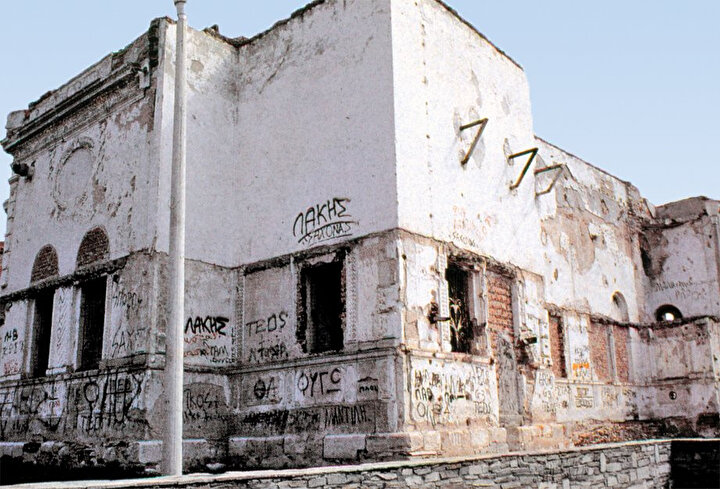 Evrenos Bey Türbesi, 2006 yılında restore edilmeden önce çok kötü bir durumdaydı.