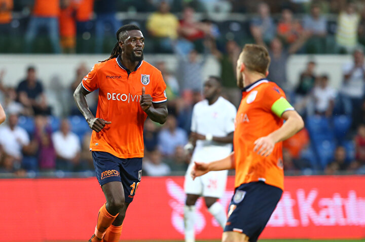 Başakşehir'in tecrübeli ismi Adebayor, Süper Lig'in en yaşlı isimlerinden biri konumunda.