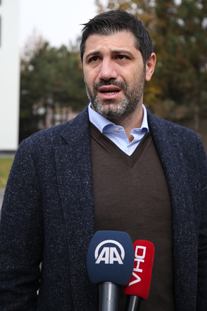 Ömer Onan, basın mensuplarına açıklamalarda bulunurken...