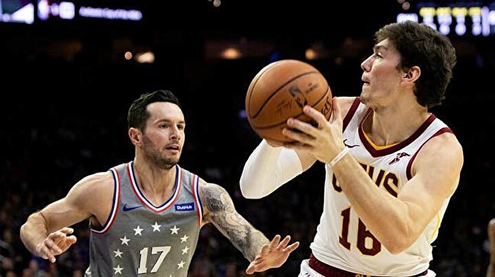 Cedi Osman, savunmaya rağmen şut denerken...