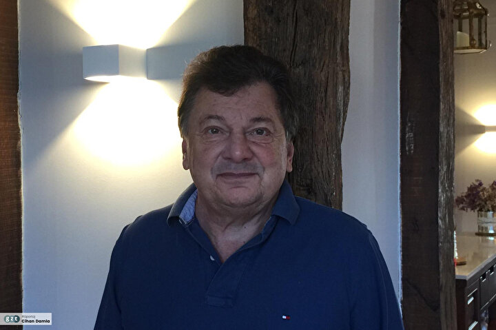 Linda S. Milor ile evli olup “Ceylan Handan” (d.2002) adında bir kızı vardır.