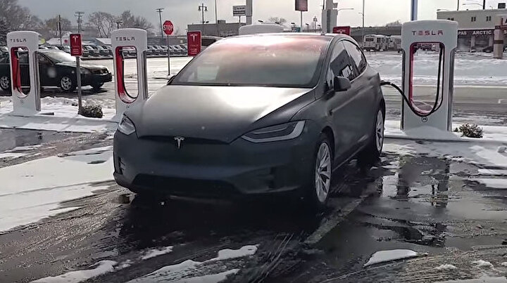 Tesla X: Mükemmel aracın mükemmel şarj istasyonu