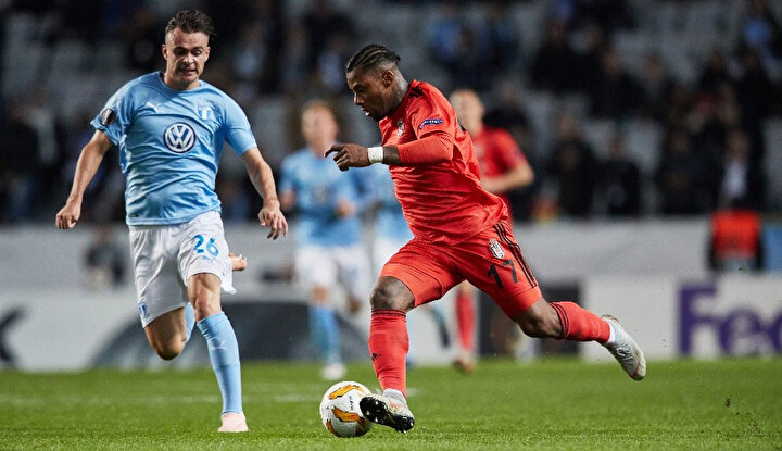 Maç boyunca Norveç ekibini kanatlardan zorlayan Jeremain Lens, yine bir kanat organizasyonun başlangıcını yapıyor...