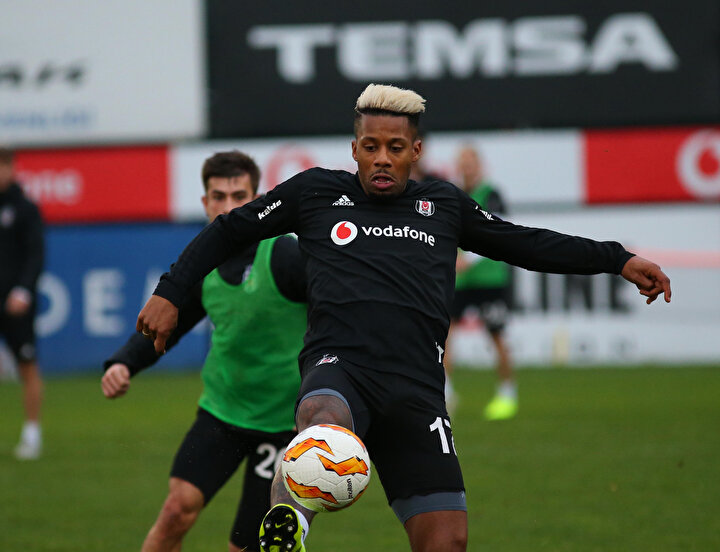 Beşiktaş'ın Hollandalı futbolcusu Jeremain Lens Sarpsborg maçında gösterdiği performansla UEFA Avrupa Ligi'nde haftanın futbolcusu seçildi.