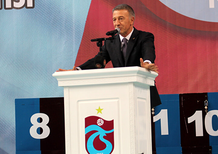 Ahmet Ağaoğlu, konuşma yaparken...