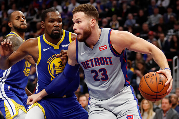Blake Griffin, içeri doğru penetre ederken...