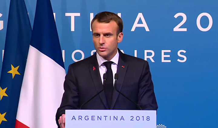 Fransa Cumhurbaşkanı Macron, Arjantin'deki G20 Zirvesi'nde düzenlediği basın toplantısında, Paris'te düzenlenen 'Sarı Yelekliler' eylemlerine dair ‘Protestoya her zaman saygı duyarım, muhalifleri her zaman dinleyebilirim ;ancak şiddeti hiçbir zaman kabul edemem’ ifadelerini kullanmıştı.