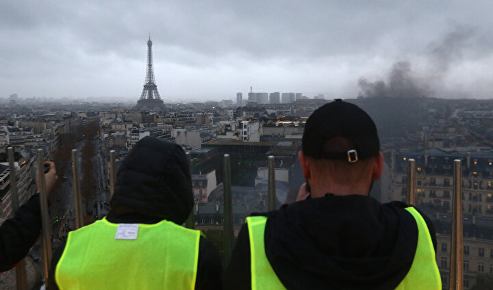 Sarı yelekliler Paris'i birbirine kattı.