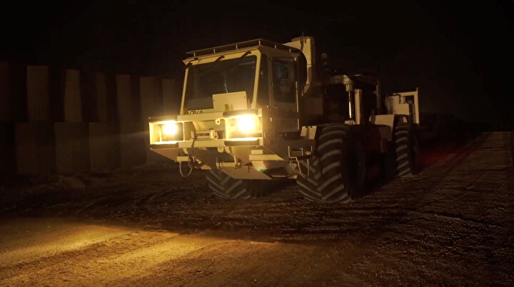 Bulunan tünellerin kapatılma operasyonu için ağır iş makineleri hazırlanmaya başladı.