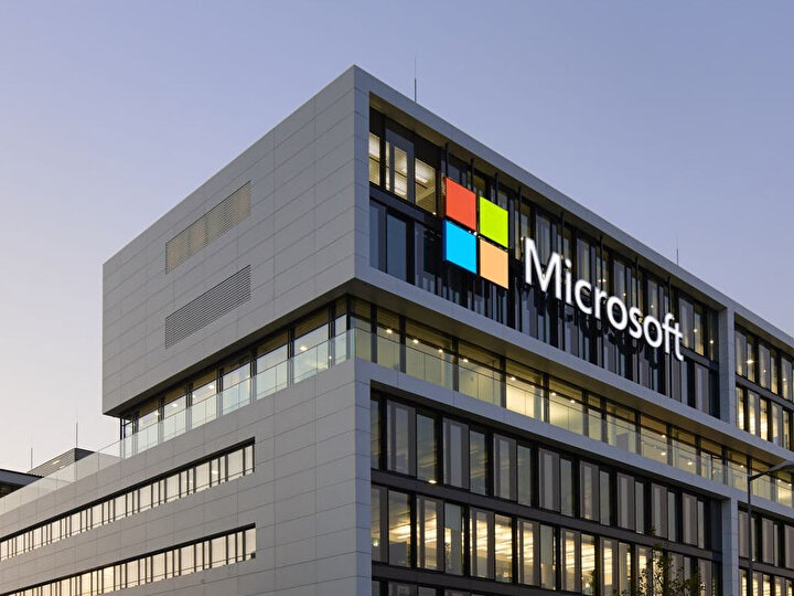 Microsoft, ‘dünyanın en değerli şirketi’ olma yarışında Apple’ı zorlamaya ve dönemsel liderlikler elde etmeye devam ediyor.