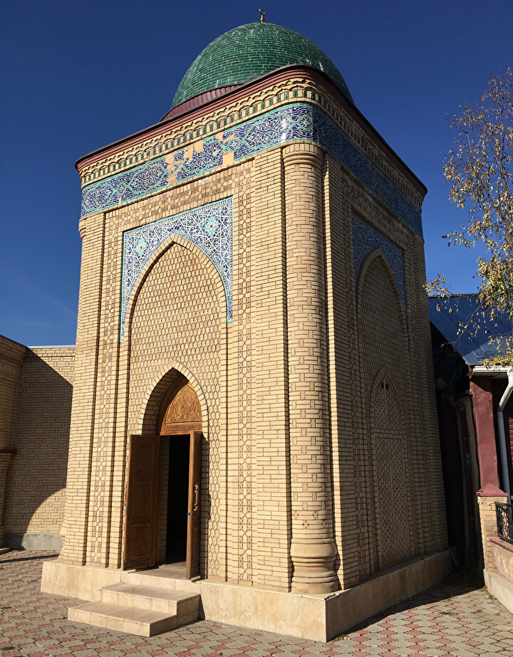 İmam Serahsî'nin türbesi, 2011-12'de Türkiye Diyanet Vakfı tarafından ihya edildi.