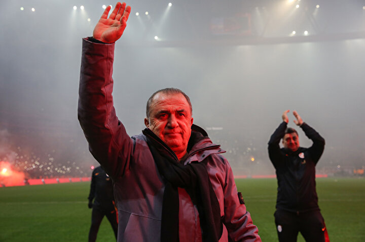 Fatih Terim, cezası sebebiyle Çaykur Rizespor karşılaşmasında takımın başındaki yerini alamayacak.