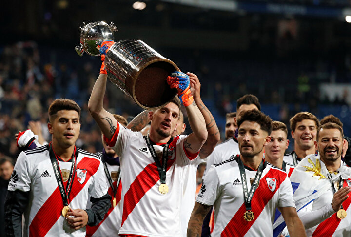 Libertadores Kupaıs, River Plateli futbolcuların elinde yükseliyor...
