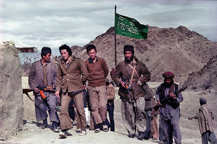 Afgan mücahidler esir aldıkları Sovyet askerlerine İslamiyeti kabul ettikleri zaman özgürlüklerini geri veriyorlardı.