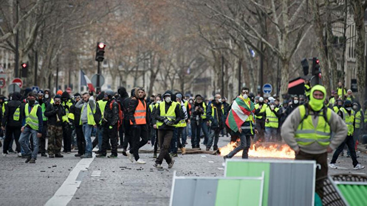 Mısır'da satışı yasaklanan sarı yelekler Ürdün'de bir protestoda sembol olarak kullanıldı.
