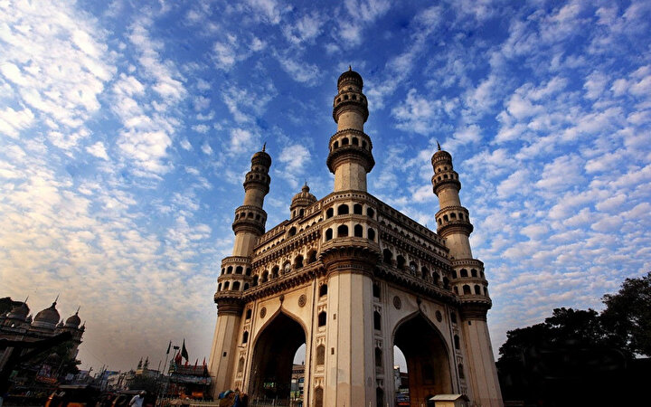 Charminar’ın, Muhammed Kuli’nin Bhagmati'yi ilk gördüğü yere inşa edildiği rivayet edilmektedir.