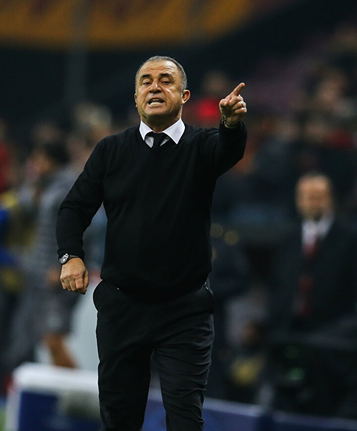 Fatih Terim, cezası sebebiyle Başakşehir maçında yedek kulübesindeki yerini alamayacak...