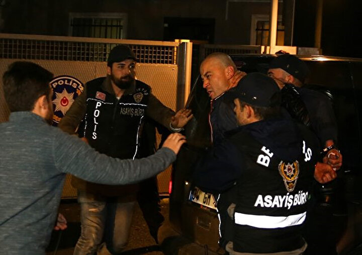 Murat Özdemir, Ortaköy'de bulunan evinden polis ekipleri tarafından gözaltına alındı.
