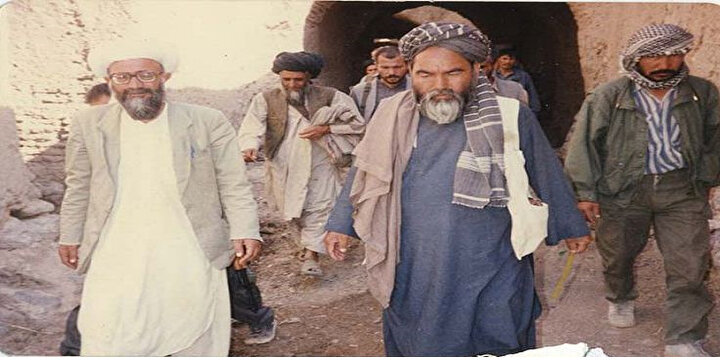Abdul Ali Mezari (soldan ikinci) 1995 yılında Taliban tarafından öldürüldü.