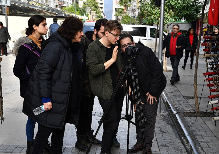 ''Mahallemizde Sanat'' projesi kapsamında ''Mahallemizde Film Çekiyoruz'' etkinliği ile 13-24 yaş arasındaki çocuk ve gençler.