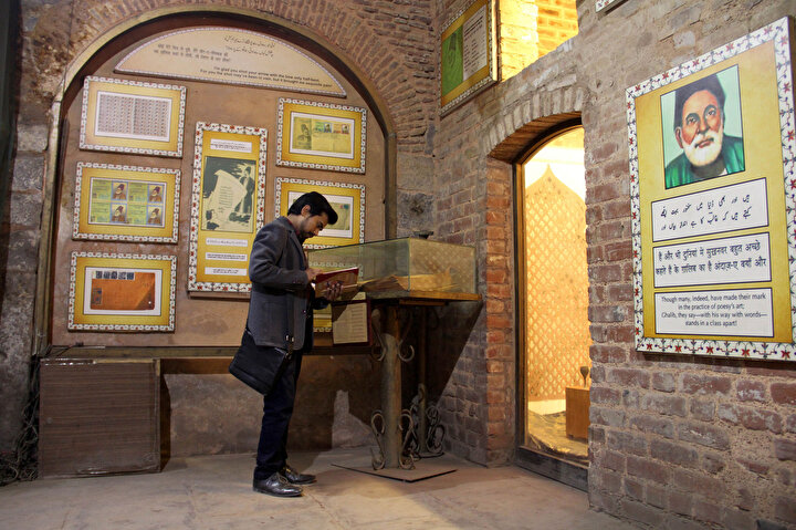 Galib'in vefatından sonra Delhi'deki evi müzeye dönüştürülmüştür.