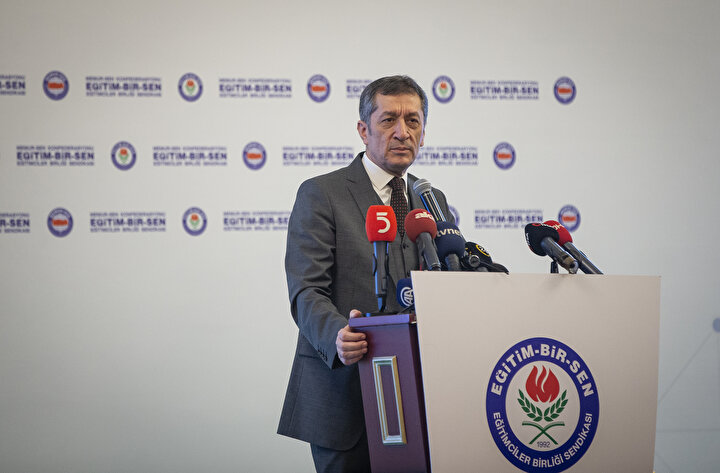 Milli Eğitim Bakanı Ziya Selçuk, MEBİM'e yapılan başvurularla ilgili açıklama yaptı.