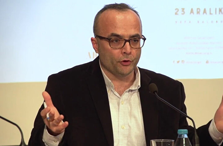 Hasan T. Kösebalaban, eğitimini Malezya'da alması ve bölgeyi tanıması sebebiyle oldukça kapsamlı bir inceleme ortaya koymuştur.