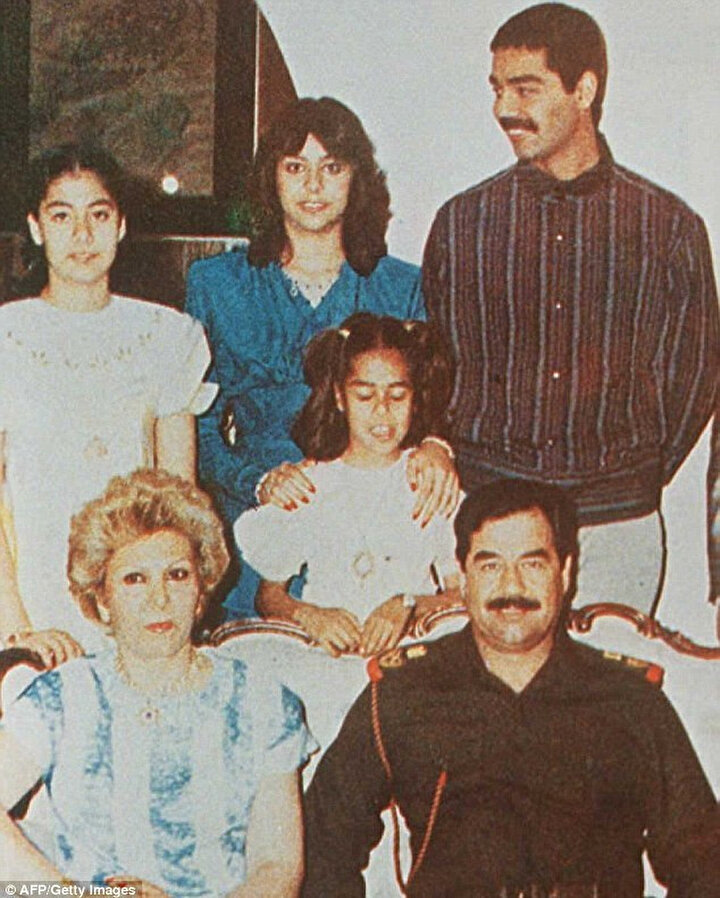 Saddam Hüseyin aile üyeleriyle birlikte ( 1988)