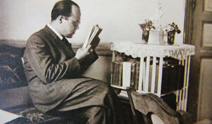 13 Haziran 1987'de hayatını kaybetti. Cenazesi, Karacaahmet Mezarlığı'na defnedilmiştir.