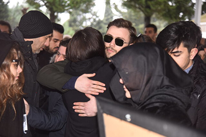 Tolga Sarıtaş, yakın arkadaşı Hande Erçeli bu zor gününde yalnız bırakmadı