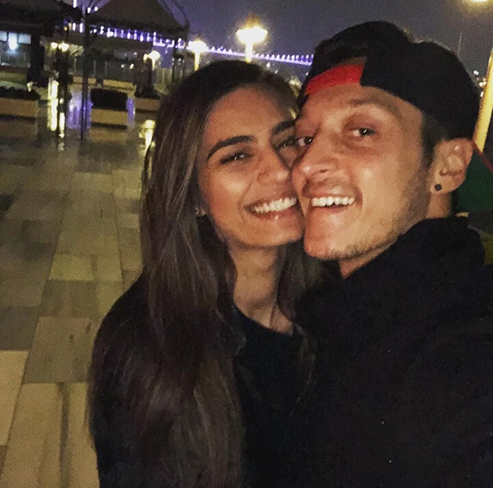 Mesut Özil ve Amine Gülşe.