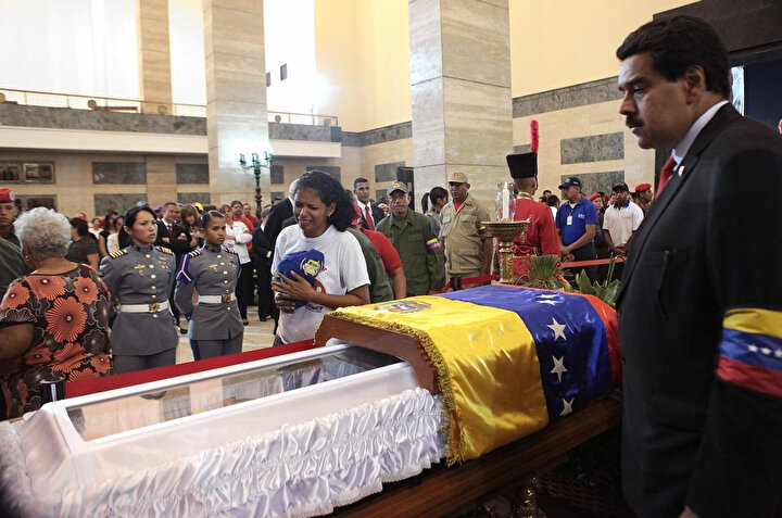 Hugo Chavez'in ölümünden sonra o dönem Dışişleri Başkanlığı yapan Maduro, Venezuela Devlet Başkanlığının bir numaralı adayı konumuna geldi.