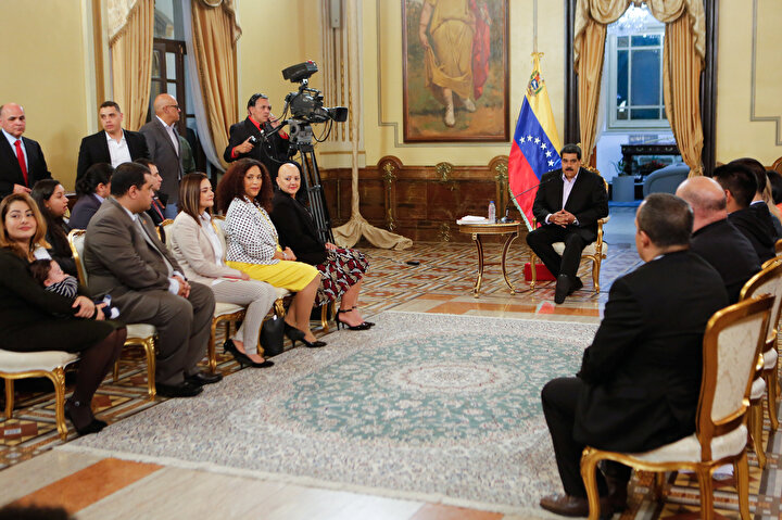 Maduro, yaptırım kararlarının, kendisini ülkenin ‘geçici devlet başkanı’ ilan eden Ulusal Meclis Başkanı Juan Guaido'nun isteği doğrultusunda alındığını söyledi.