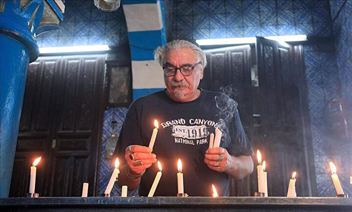 el-Garîbe Sinagoğu’nda bir Yahudi.