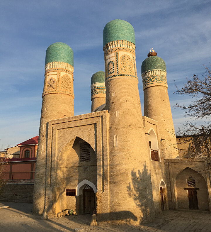 Buhara'nın simgelerinden Çar Minar.